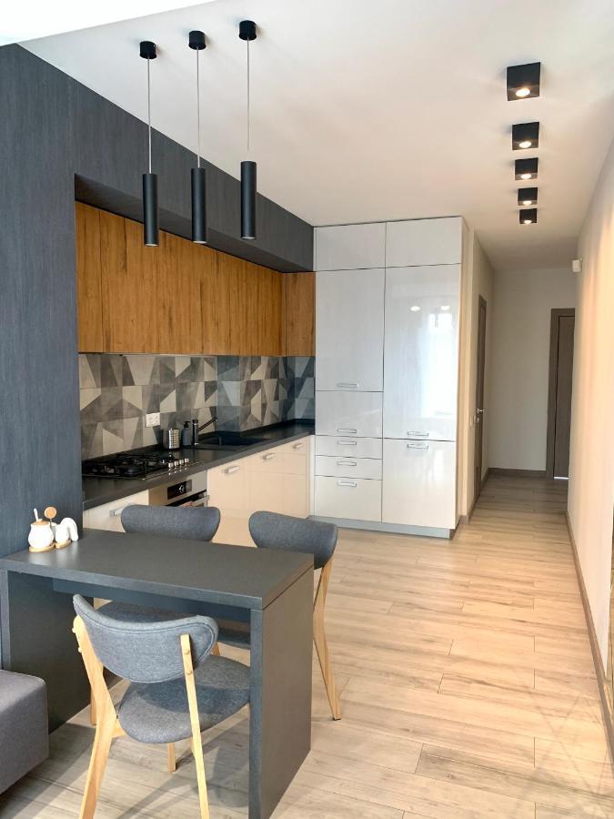 Apartment в новобудові в центрі з парковкою Lviv