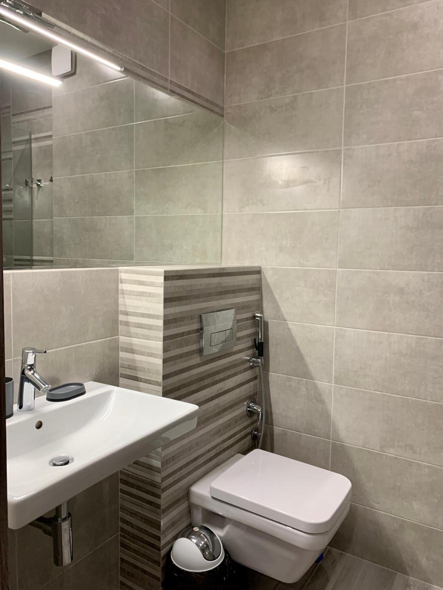 в новобудові в центрі з парковкою Apartment Lviv