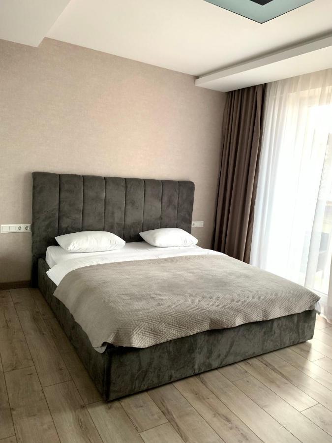 в новобудові в центрі з парковкою * Lviv